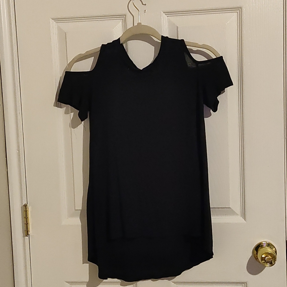 Shoulder less shirt